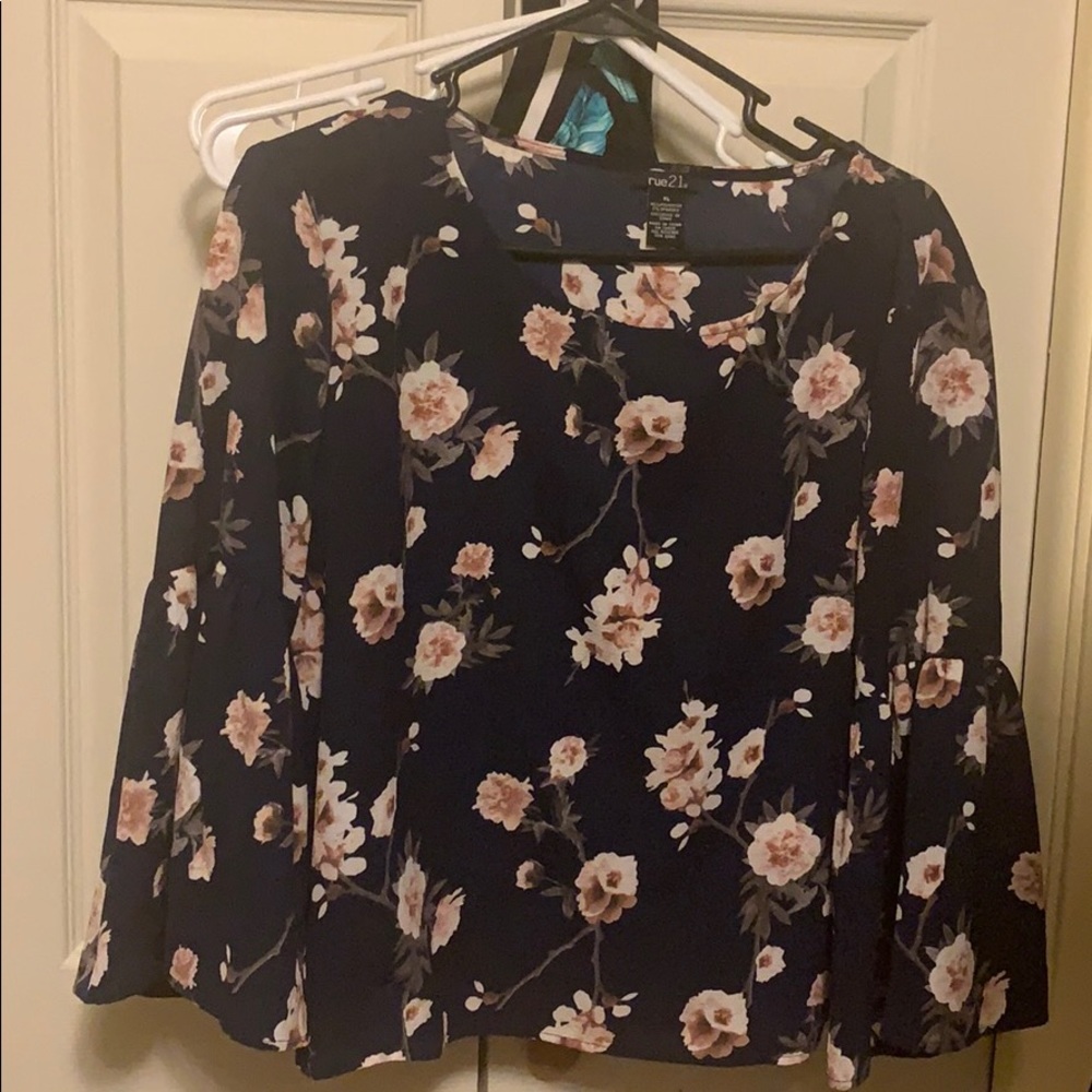 Flower peplum sleeve blouse